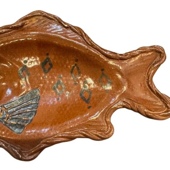 Handcrafted Ceramic Fish-Shaped Tray With Unique Glaze Design - Picture 7 of 8